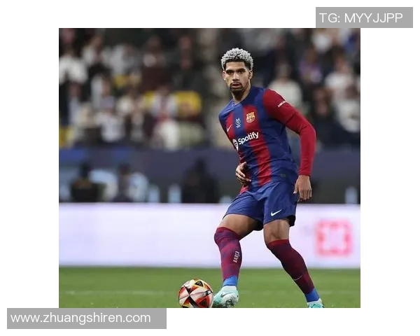 后卫足球明星全方位排名解析与历史成就回顾 后卫足球明星全方位排名解析与历史成就回顾