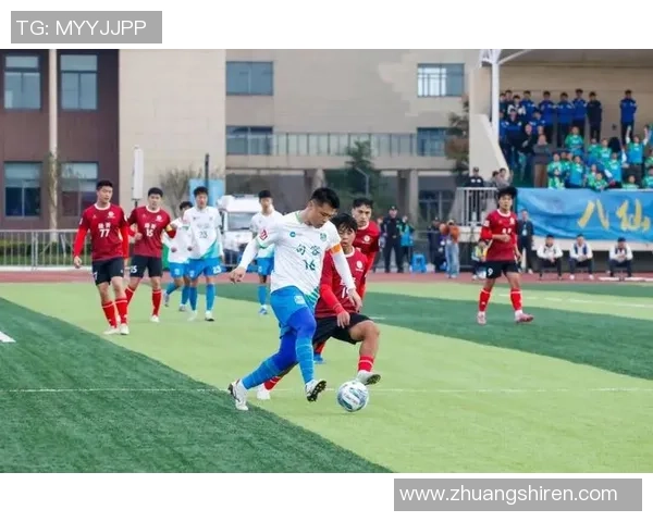 足球之星闪耀赛场英姿飒爽技艺超群令人赞叹的诗篇 足球之星闪耀赛场英姿飒爽技艺超群令人赞叹的诗篇